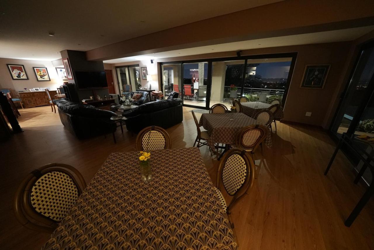 Over The Moon Guesthouse Johannesburg Dış mekan fotoğraf