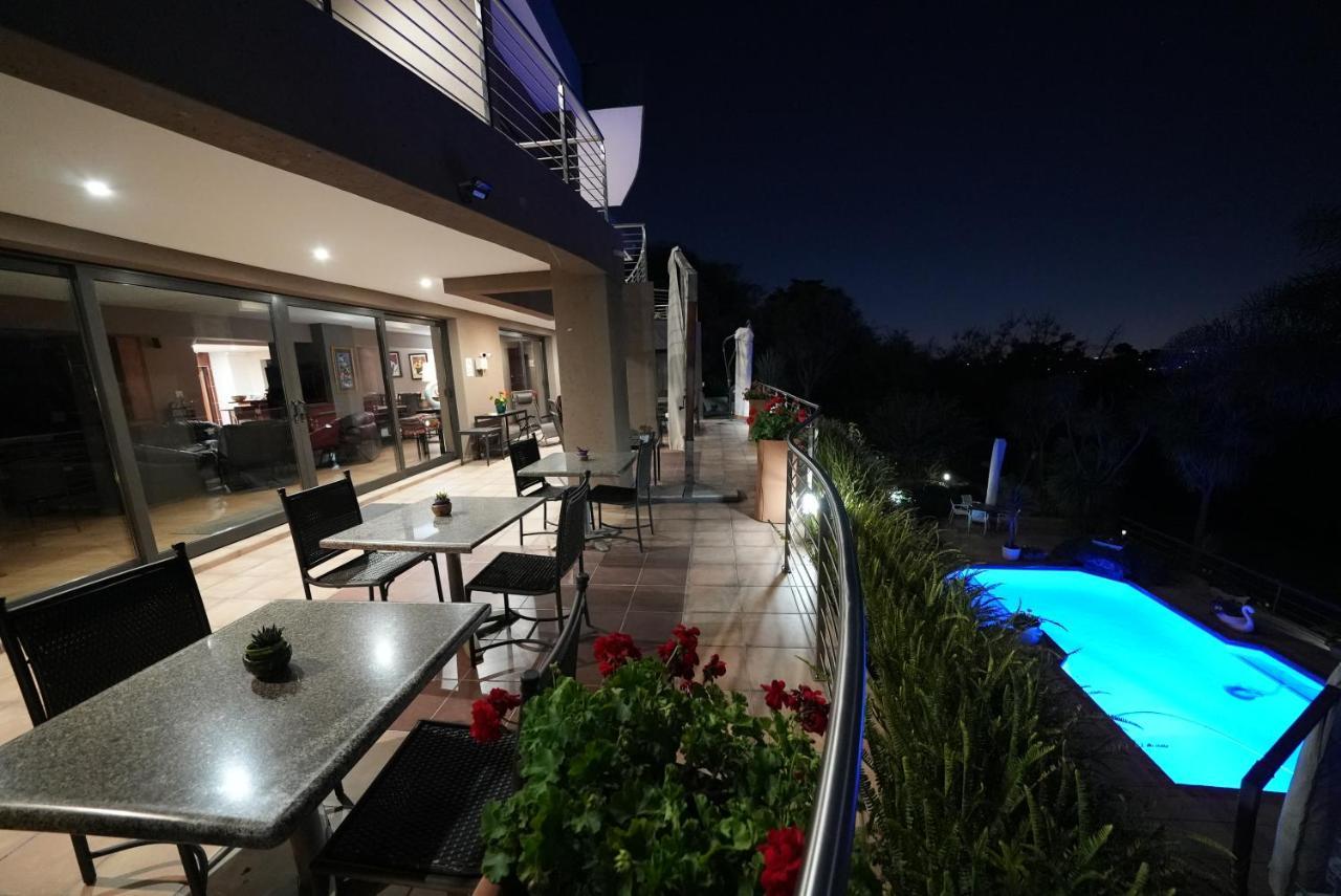 Over The Moon Guesthouse Johannesburg Dış mekan fotoğraf