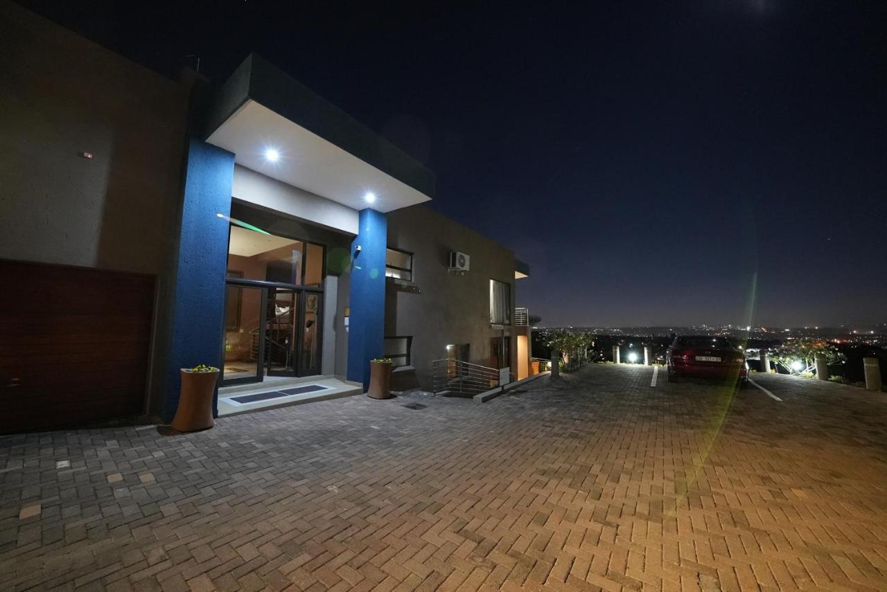 Over The Moon Guesthouse Johannesburg Dış mekan fotoğraf