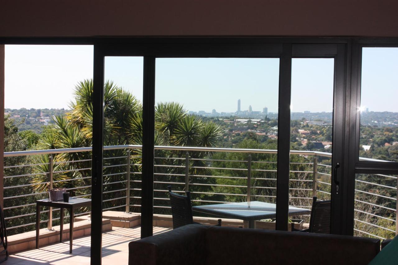 Over The Moon Guesthouse Johannesburg Dış mekan fotoğraf