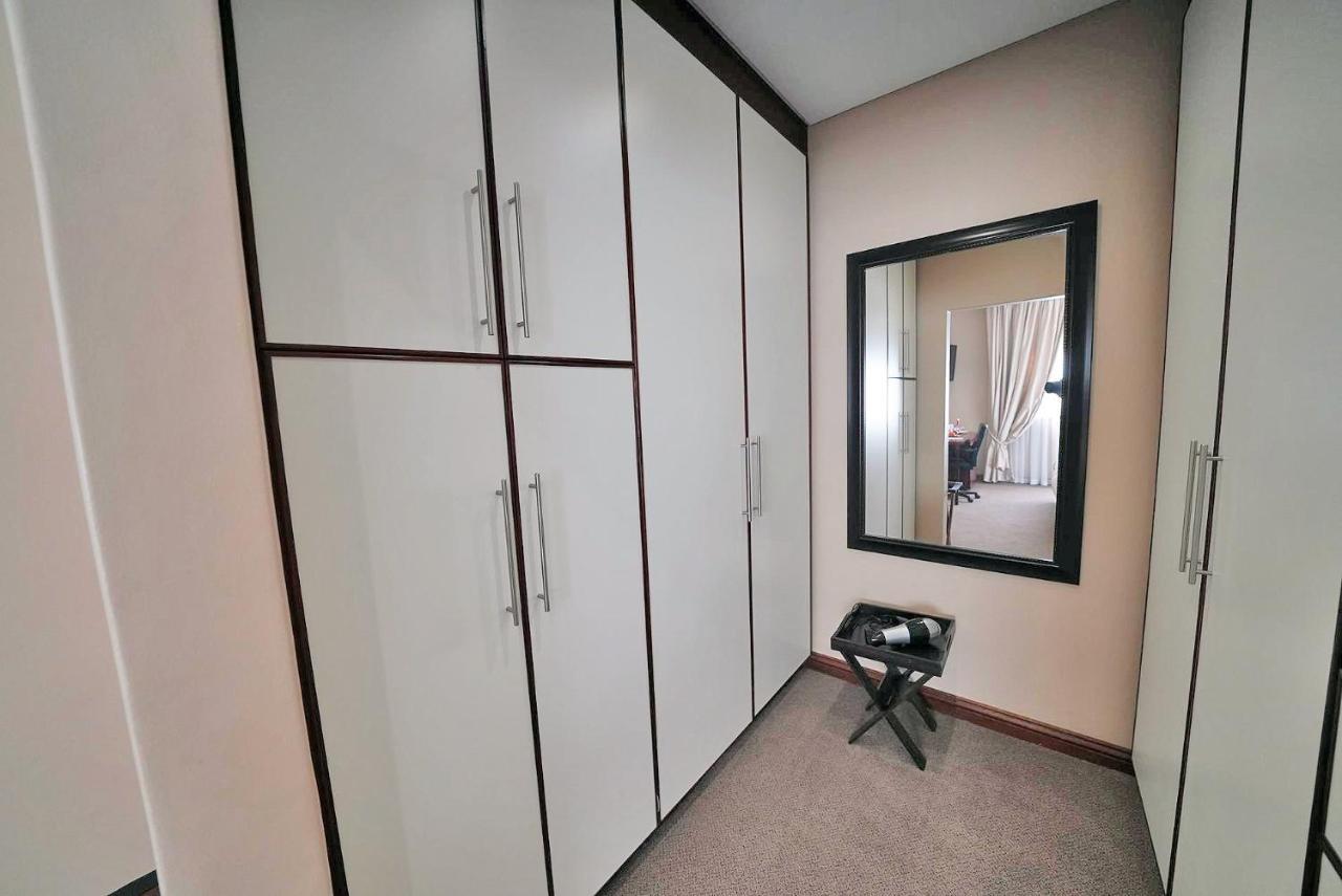 Over The Moon Guesthouse Johannesburg Dış mekan fotoğraf