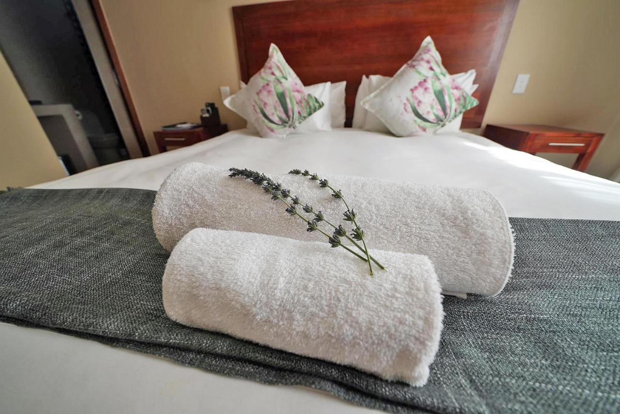 Over The Moon Guesthouse Johannesburg Dış mekan fotoğraf
