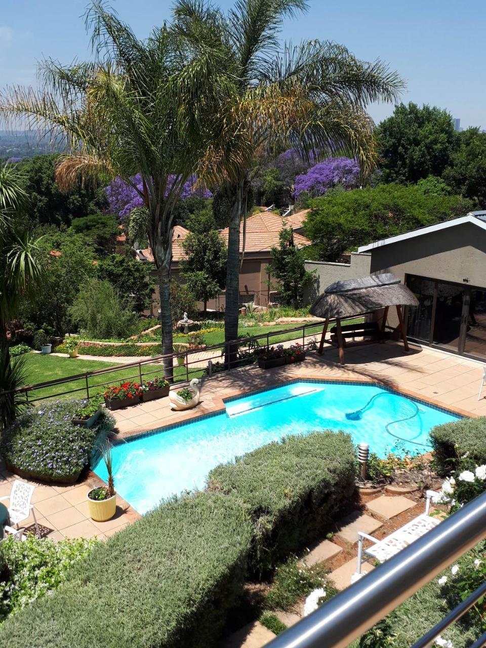 Over The Moon Guesthouse Johannesburg Dış mekan fotoğraf